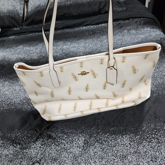 Coach Limited edition lipstick coach shoulder tote - Picture 4 of 12